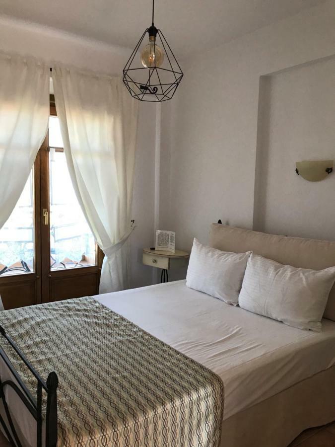 Niriides Hotell Amolianí Eksteriør bilde